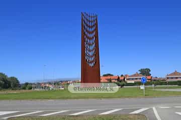 Escultura «Hacia la luz» en Gijón