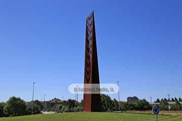 Escultura «Hacia la luz» en Gijón