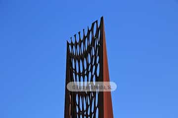 Escultura «Hacia la luz» en Gijón