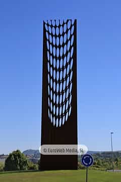 Escultura «Hacia la luz» en Gijón