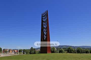 Escultura «Hacia la luz» en Gijón