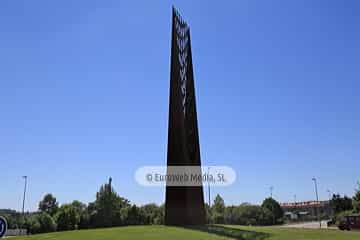 Escultura «Hacia la luz» en Gijón
