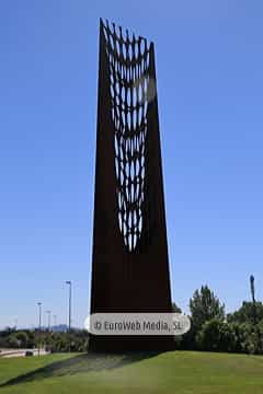 Escultura «Hacia la luz» en Gijón