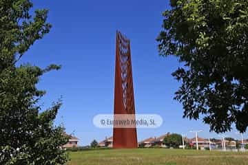 Escultura «Hacia la luz» en Gijón