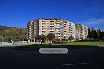 Escultura «La Maternidad» en La Florida (Oviedo). Escultura «La Maternidad» en La Florida