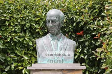 Escultura «Alejandro Casona» en Cangas del Narcea