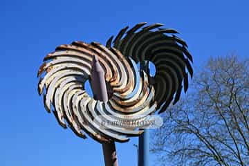Escultura «Vientos de acero»