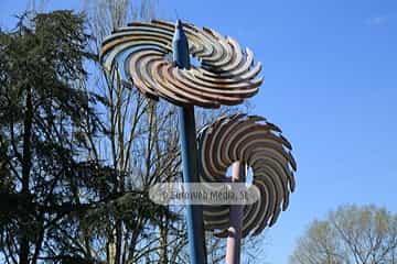 Escultura «Vientos de acero»