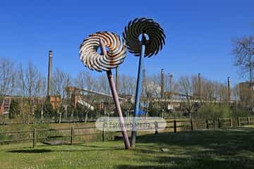 Escultura «Vientos de acero»