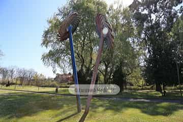 Escultura «Vientos de acero»