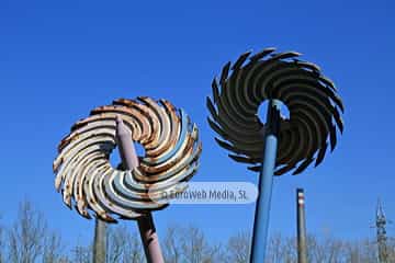Escultura «Vientos de acero»