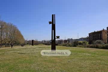 Escultura «Hemisferios en equilibrio»