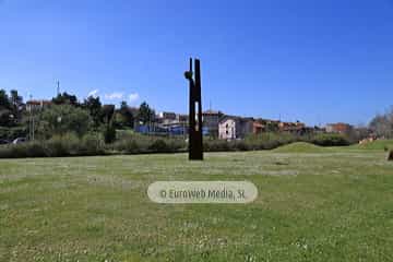 Escultura «Hemisferios en equilibrio»