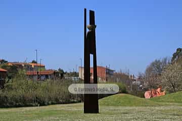 Escultura «Hemisferios en equilibrio»