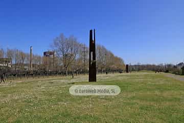 Escultura «Hemisferios en equilibrio»
