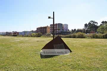 Escultura «Hemisferios en equilibrio»