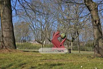 Escultura «La mano de Eva»