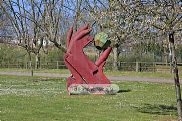Escultura «La mano de Eva»