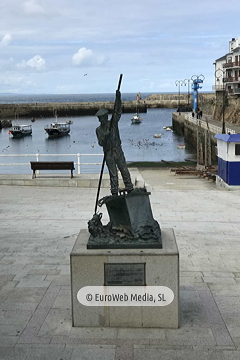 Escultura «Homenaje a los hombres y mujeres de la mar» en Tapia de Casariego