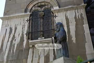 Escultura «San Juan Bautista» en Oviedo