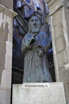 Escultura «San Juan Bautista» en Oviedo