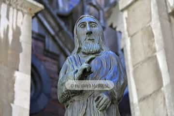 Escultura «San Juan Bautista» en Oviedo