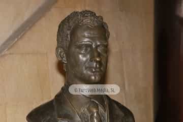 Escultura «Busto de Sir Neville Marriner»