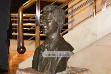 Escultura «Busto de Sir Neville Marriner»