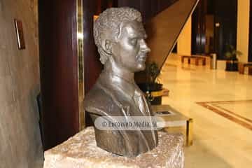 Escultura «Busto de Sir Neville Marriner»