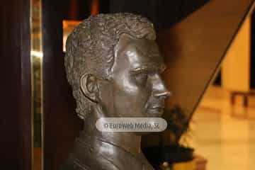 Escultura «Busto de Sir Neville Marriner»