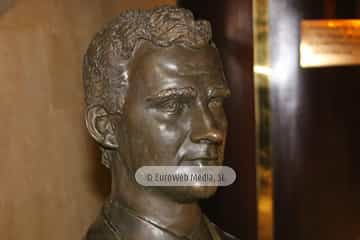 Escultura «Busto de Sir Neville Marriner»
