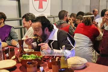 Cena medieval de los Exconxuraos de Llanera