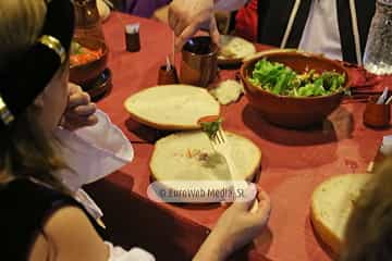 Cena medieval de los Exconxuraos de Llanera