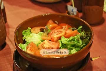 Cena medieval de los Exconxuraos de Llanera