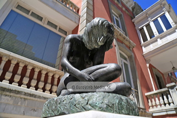 Escultura «Mavi» en miniatura