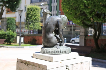 Escultura «Mavi» en miniatura