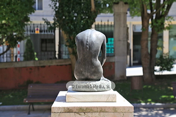 Escultura «Mavi» en miniatura