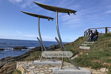 Escultura «Homenaje al surf»