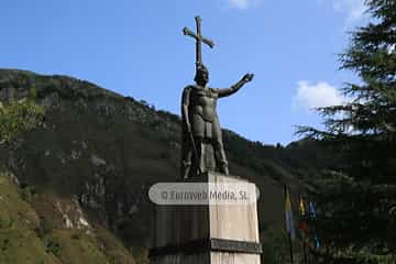 Escultura «Monumento rey Pelayo»