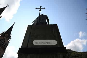 Escultura «Monumento rey Pelayo»