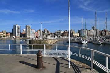 Cañones - noray del muelle de la Rula