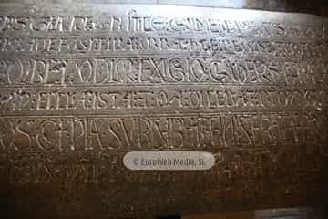 Panteón de los Reyes de León