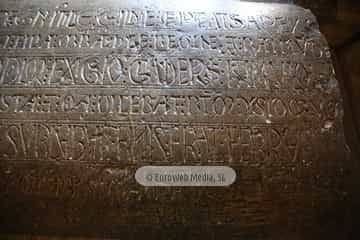 Panteón de los Reyes de León