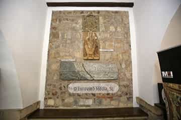Panteón de los Reyes de León