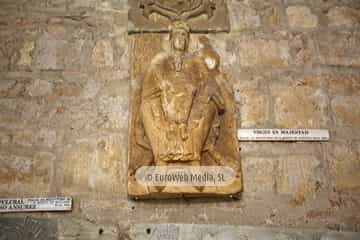Panteón de los Reyes de León