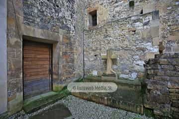 Cementerio de peregrinos. Cementerio de peregrinos en la Catedral de Oviedo