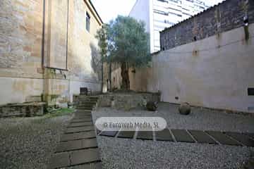 Cementerio de peregrinos. Cementerio de peregrinos en la Catedral de Oviedo