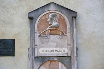 Cementerio de peregrinos. Cementerio de peregrinos en la Catedral de Oviedo