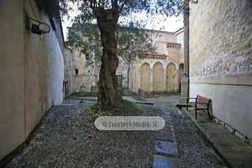 Cementerio de peregrinos. Cementerio de peregrinos en la Catedral de Oviedo