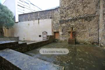 Cementerio de peregrinos. Cementerio de peregrinos en la Catedral de Oviedo